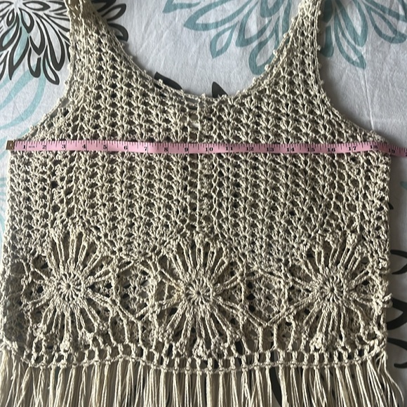 Miss Kelly
Sunburst top knitted 
Cream color 
Size M
Gently used
#324A - Picture 5 of 8